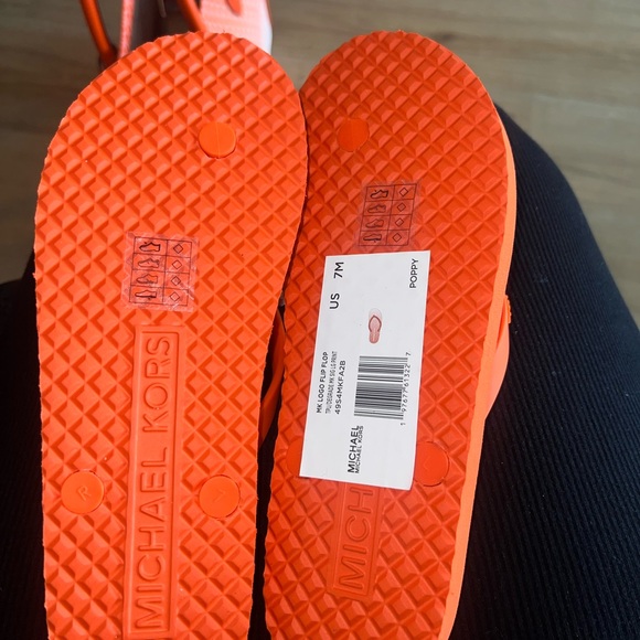 Mirella Medium Poppy Leather Tote Bag with wallet - Picture 6 of 8